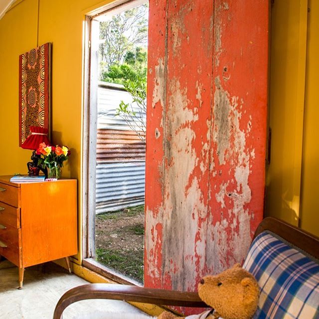 The beautiful colours of the afternoon @alain.bouvier_photographer #thebarnathillhouse #Eumundi#Noosahinterland#Sunshinecoasthinterland#Visitsunshinecoast