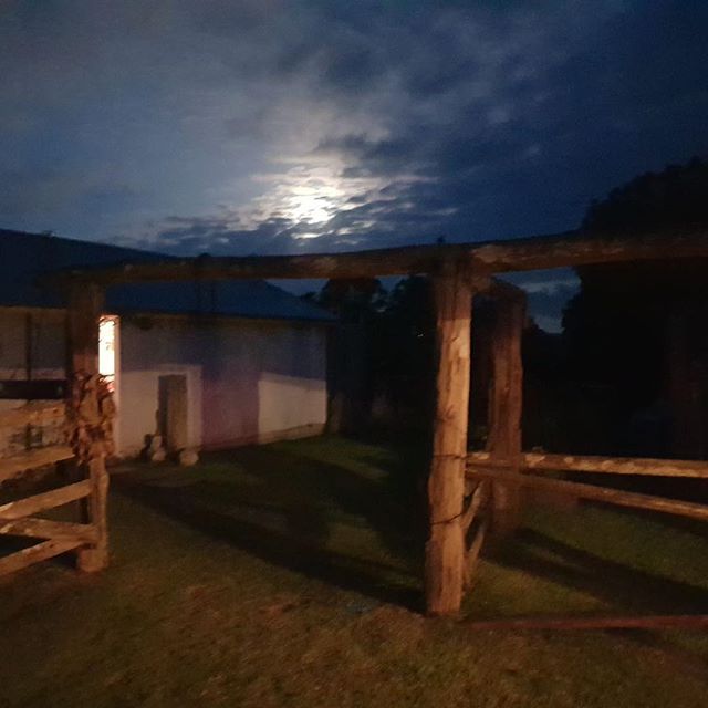 Moon coming up over the yards @thebarnathillhouse